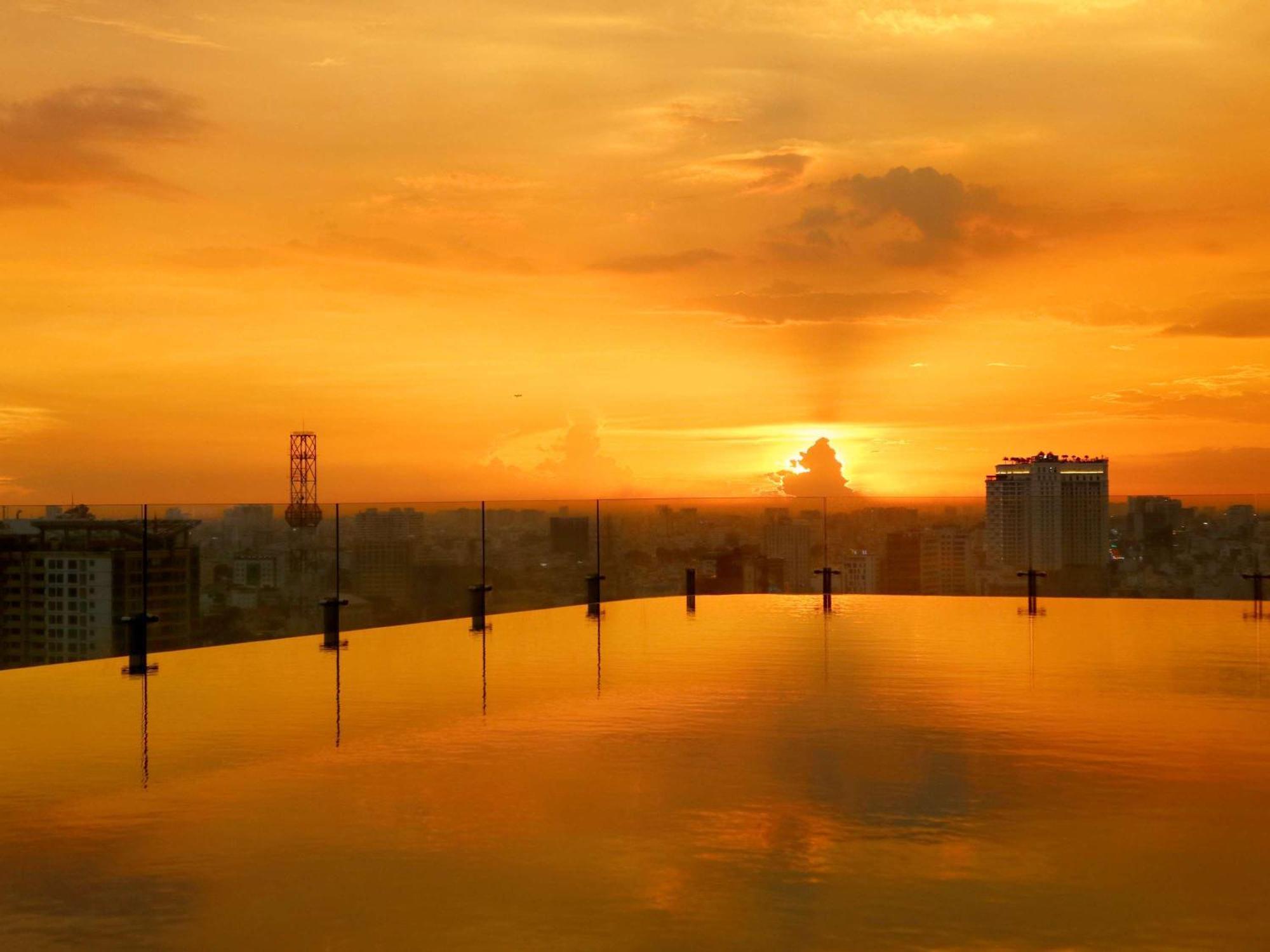 Khách Sạn Des Arts Saigon - MGallery Collection TP. Hồ Chí Minh Ngoại thất bức ảnh Sunset over the city